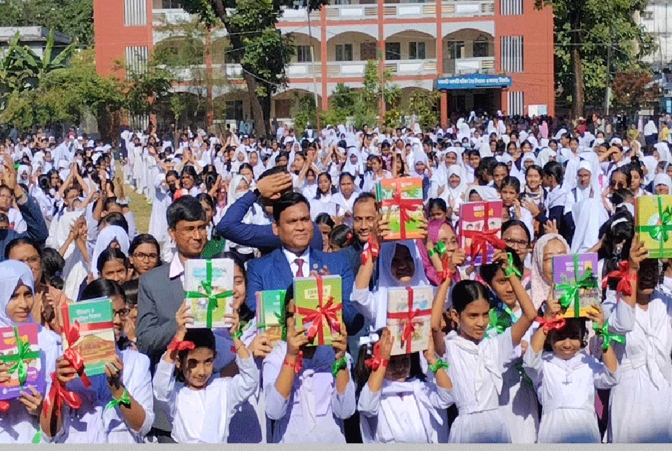 সিলেটে বিনামূল্যে বই বিতরণ, স্কুল-মাদ্রাসায় উৎসবের আমেজ 


