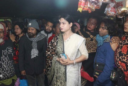 রংপুর সদর আসনে প্রচারণায় ব্যস্ত রানী