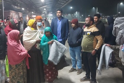 জয়পুরহাটে অসহায় মানুষের মাঝে কম্বল বিতরণ 