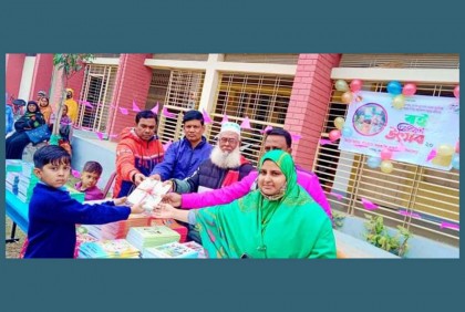 কাহালুতে উৎসবমুখর পরিবেশে শিক্ষার্থীদের মাঝে বই বিতরণ


