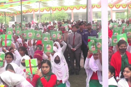 কুড়িগ্রামে নতুন বই পেল শিক্ষার্থীরা