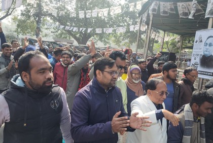 চাঁপাইনবাবগঞ্জে প্রার্থীদের গণসংযোগ অব্যাহত