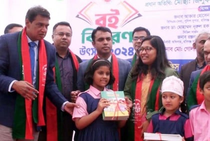 বছরের প্রথম দিনেই হবিগঞ্জে বই উৎসব, খুশি শিক্ষার্থীরা