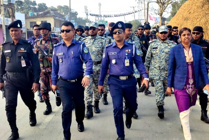 হালুয়াঘাটে উপজেলা প্রশাসন ও আইনশৃঙ্খলা বাহিনীর যৌথ টহল