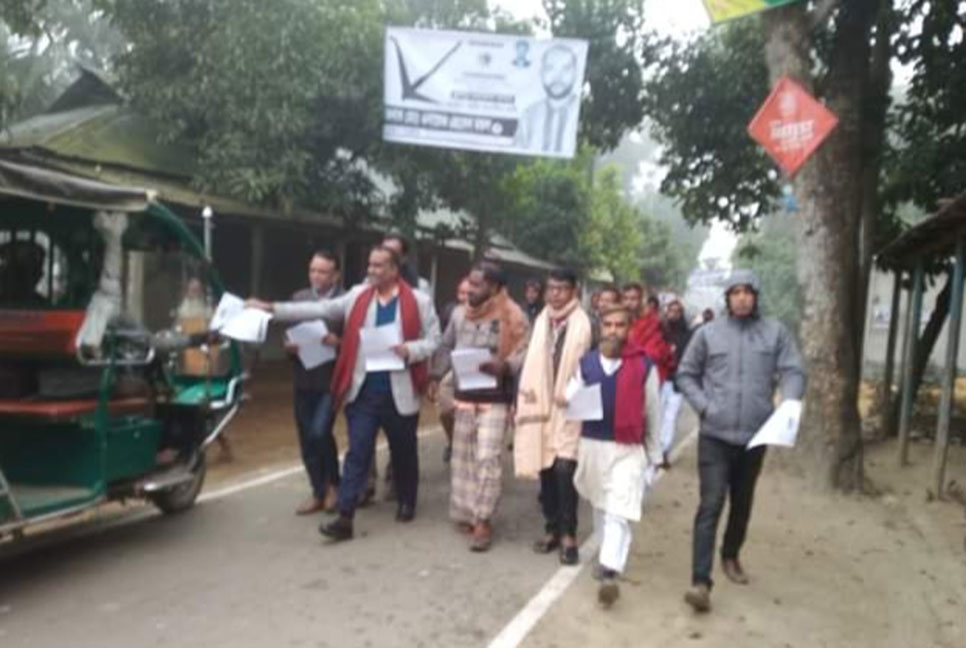 ফুলপুরে নির্বাচন বর্জনে যুবদলের লিফলেট বিতরণ 