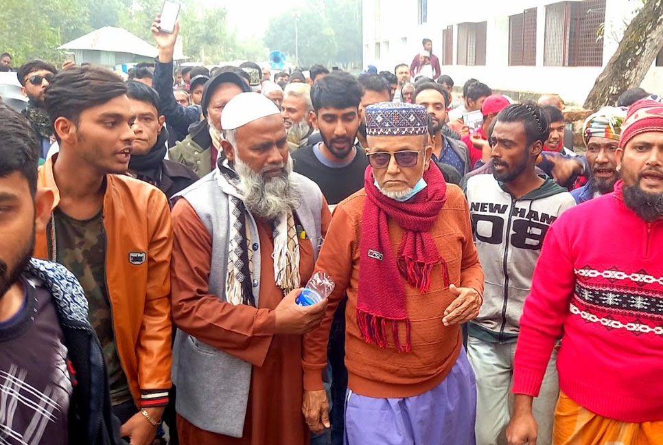ড. শামছুল হক ভূঁইয়ার নির্বাচনি গণসংযোগ, স্বতন্ত্র প্রার্থী হওয়ার কারণ জানালেন