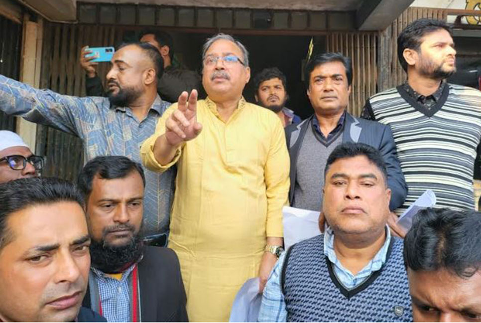 ভোট বর্জনে লিফলেট বিতরণ 