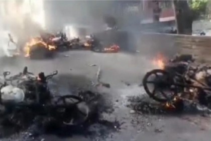 বানারীপাড়ায় অগ্নিসংযোগ-ভাঙচুরের ঘটনায় পাল্টাপাল্টি মামলা