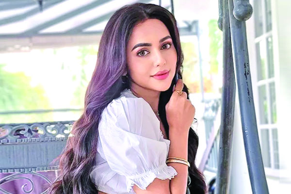 প্রেম বিয়ে থেকে দূরে ফারিয়া