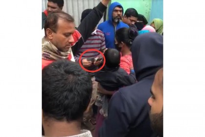 ভোটারদের মাঝে টাকা বিতরণের অভিযোগ