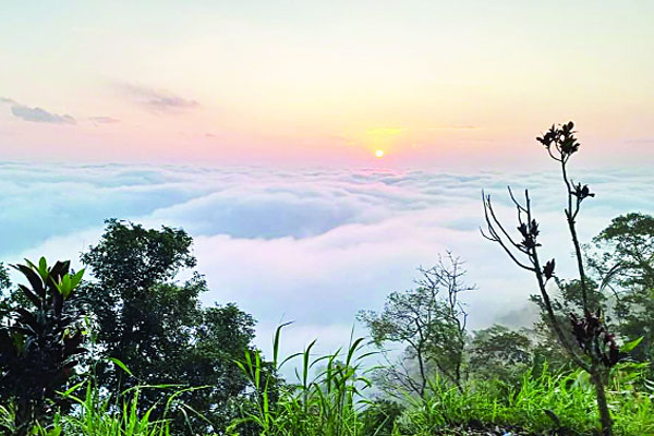 আশ্চর্যসুন্দর পাহাড় ফুরামন
