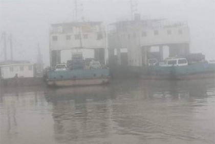 ঘন কুয়াশায় শরীয়তপুর-চাঁদপুর রুটে ফেরি চলাচল বন্ধ
