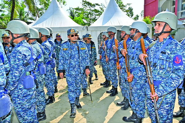 নৌবাহিনী প্রধানের নৌ কন্টিনজেন্টের কার্যক্রম পরিদর্শন
