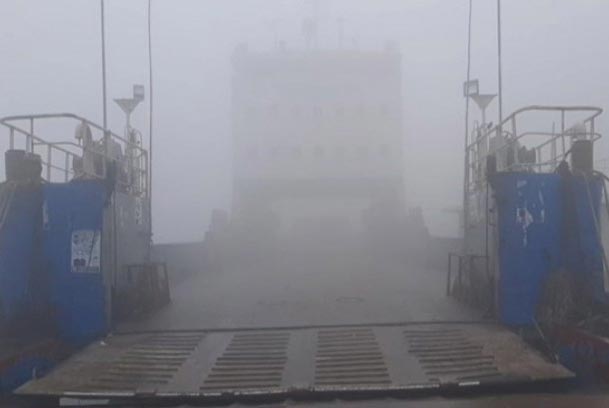 ঘন কুয়াশায় শরীয়তপুর-চাঁদপুর রুটে ফেরি চলাচল বন্ধ