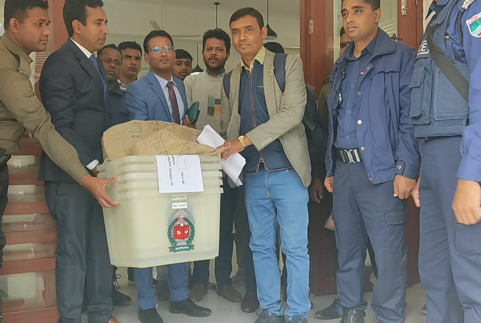 বাগেরহাটের দুর্গম ১২৬ কেন্দ্রে আগের দিনই পাঠানো হলো ব্যালট
