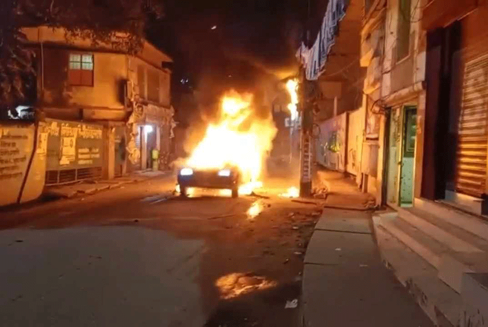 ময়মনসিংহে চলন্ত প্রাইভেটকারে আগুন