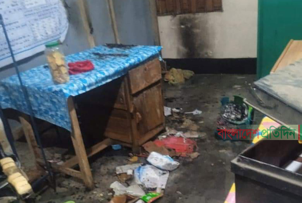 সোনাগাজীতে ভোট কেন্দ্রে পেট্রোল বোমা নিক্ষেপ 