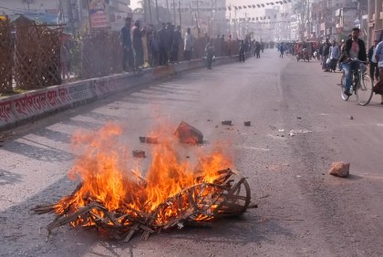 নোয়াখালীতে ককটেল বিস্ফোরণ ও অগ্নিসংযোগ