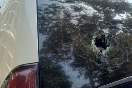 খাগড়াছড়িতে জেলা প্রশাসকের গাড়িতে দুর্বৃত্তের হামলা