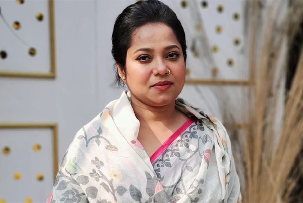 ভোট দিতে পারছেন না ডলি সায়ন্তনী

