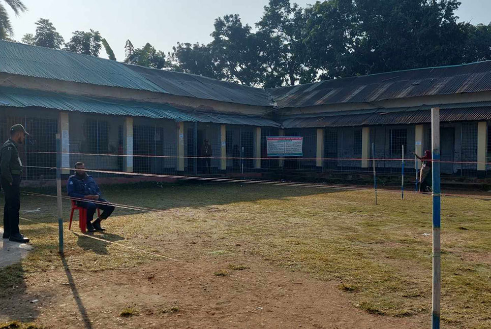 নেত্রকোনায় ভোটগ্রহণ শুরু হলেও উপস্থিতি কম 