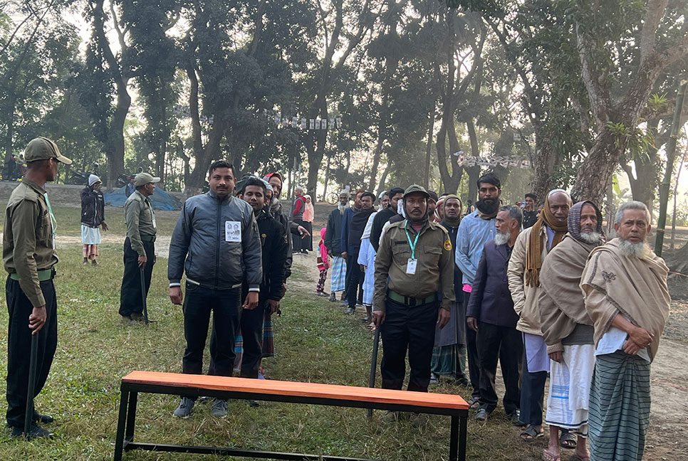 বরিশালে শান্তিপূর্ণভাবে ভোটগ্রহণ চলছে