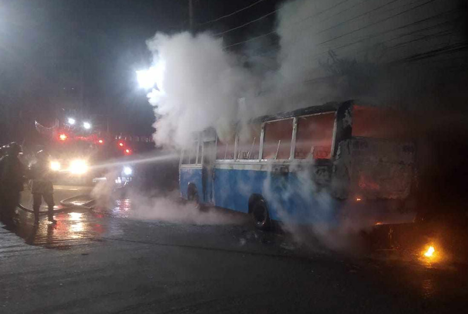 ১২ ঘণ্টায় ১০ গাড়ি ও ৭ স্থাপনায় আগুন : ফায়ার সার্ভিস