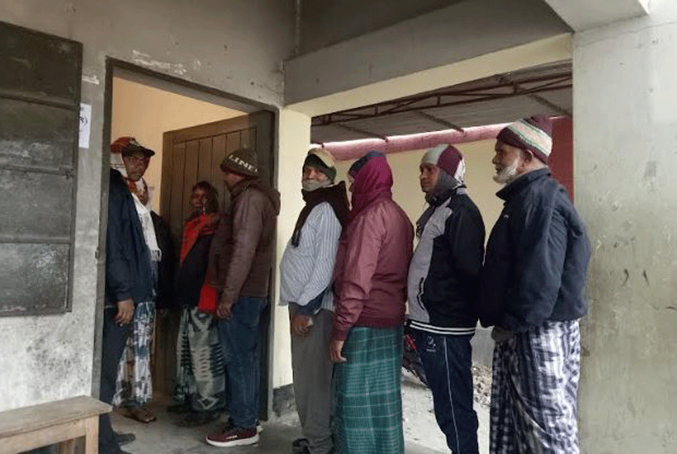 চাঁপাইনবাবগঞ্জে ভোটগ্রহণে পড়েনি ককটেল বিস্ফোরণের প্রভাব