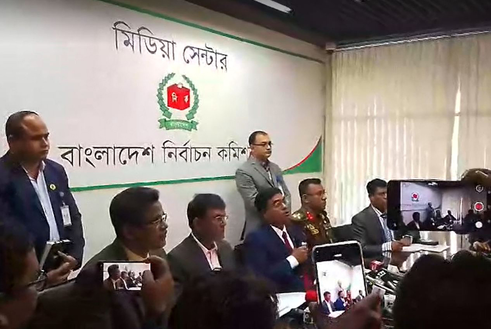 চার ঘণ্টায় সারা দেশে ভোট পড়েছে ১৮.৫০ শতাংশ