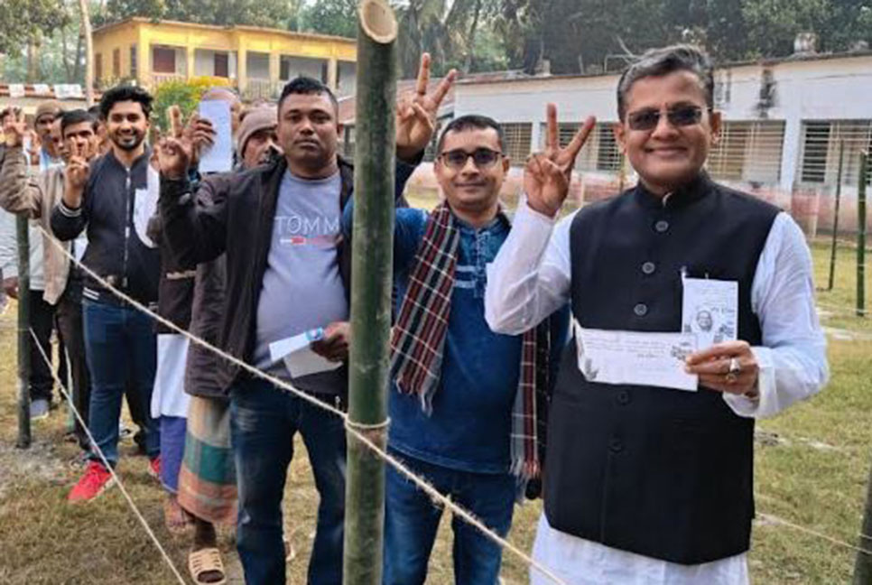 উৎসবমুখর পরিবেশে গোপালগঞ্জে ভোট
