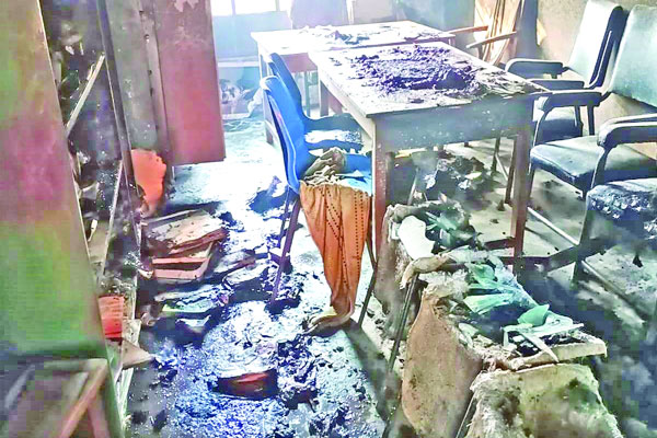 জেলায় জেলায় ভোট কেন্দ্রে আগুন