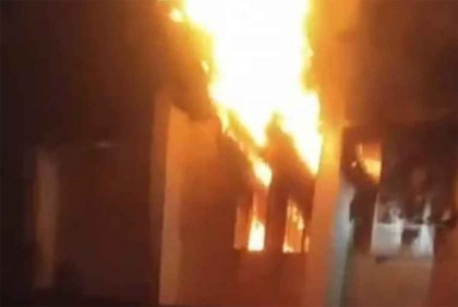 লালমনিরহাটে ভোটকেন্দ্রের ভবনে আগুন


