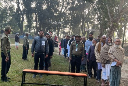 বরিশালে শান্তিপূর্ণভাবে ভোটগ্রহণ চলছে