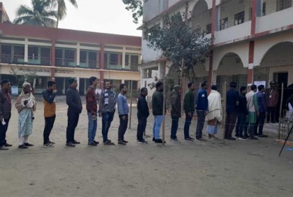 লক্ষ্মীপুরে ভোটগ্রহণ শুরু

