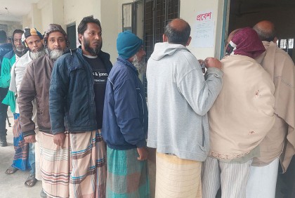 নওগাঁয় ভোটগ্রহণ চলছে