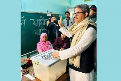 রাজশাহীতে প্রতিদ্বন্দ্বী প্রার্থীরা যে কেন্দ্রে ভোট দিলেন