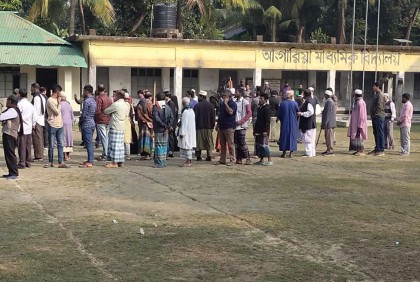 বেলা বাড়ার সাথে সাথে পটুয়াখালীতে বাড়ছে ভোটার উপস্থিতি