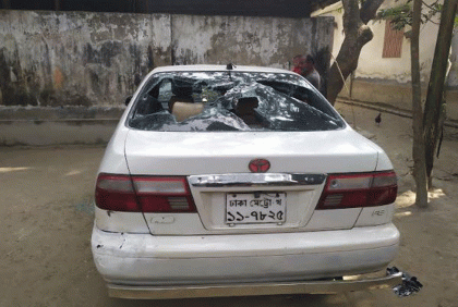 পলাশবাড়ী উপজেলা আওয়ামী লীগ নেতার বাড়িতে ককটেল বিস্ফোরণ