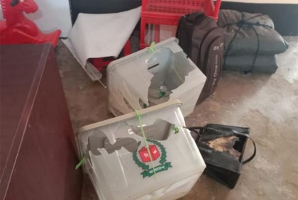 গাইবান্ধায় ভোটকেন্দ্রে ককটেল বিস্ফোরণ
