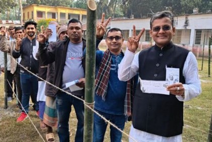 উৎসবমুখর পরিবেশে গোপালগঞ্জে ভোট
