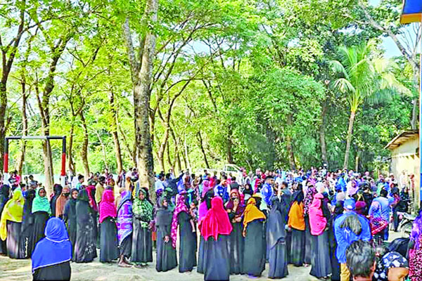 বর্জনের মধ্যেও শান্তিপূর্ণ ভোট