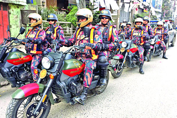 আইনশৃঙ্খলা পরিস্থিতি স্বাভাবিক রাখতে বিজিবির টহল