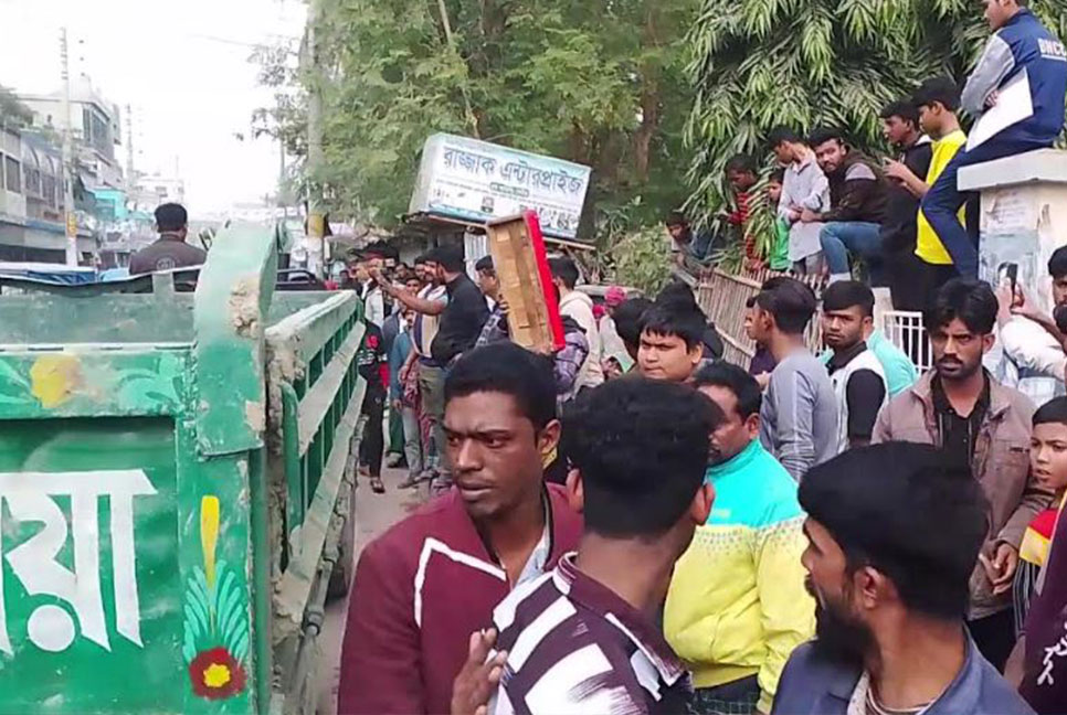 মেহেরপুরে ট্রাক্টরের ধাক্কায় রিকশাচালকের মৃত্যু