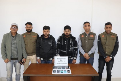অনলাইনে প্রতারণার অভিযোগে দুই ভাই গ্রেফতার
