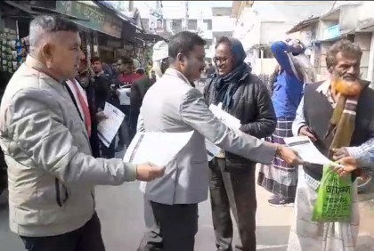 জনগণকে ধন্যবাদ জানিয়ে কুষ্টিয়ায় বিএনপির লিফলেট বিতরণ
