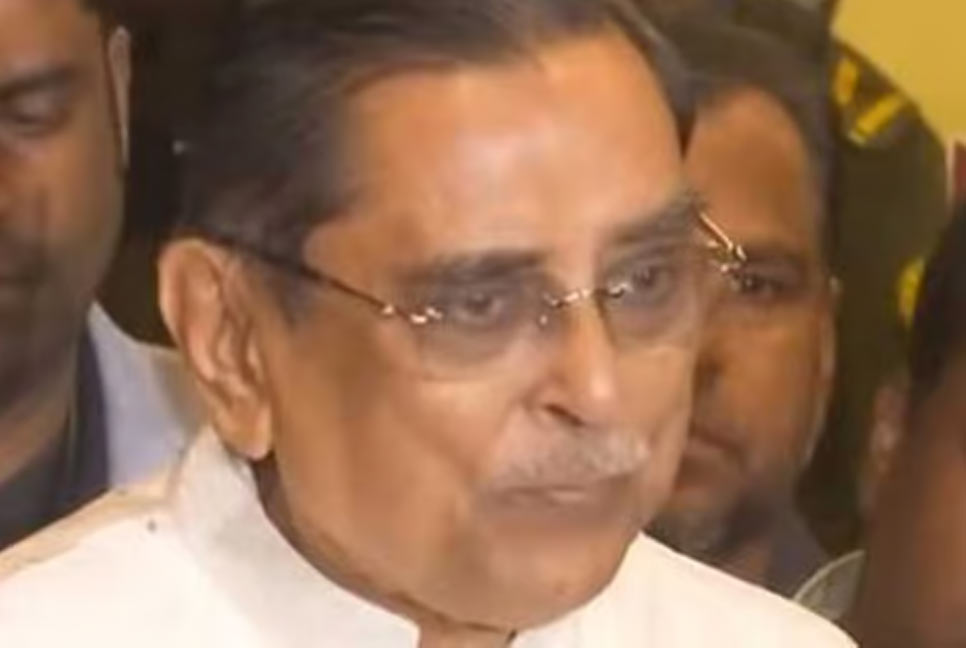 নিজেকে ‘হারাধনের একটি ছেলে’ বললেন মেনন