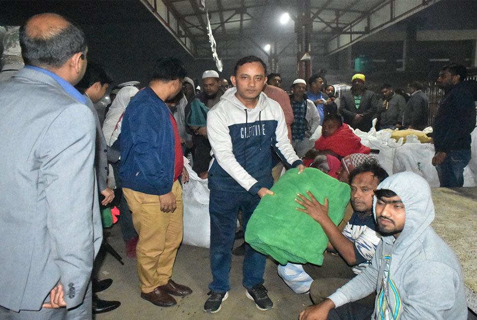 ব্রাহ্মণবাড়িয়ায় শীতার্তদের মাঝে কম্বল বিতরণ