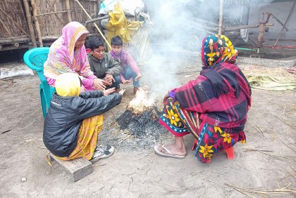 লালমনিরহাটে কনকনে শীতে বিপর্যস্ত জনজীবন