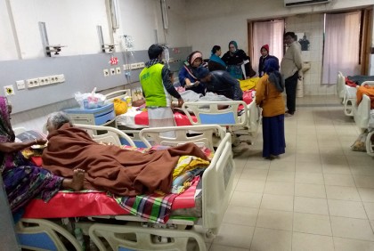রংপুরে আগুন পোহাতে গিয়ে দগ্ধ হচ্ছেন মানুষ