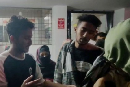 সাভারে নৌকা ও ঈগলের সমর্থকদের সংঘর্ষ  
